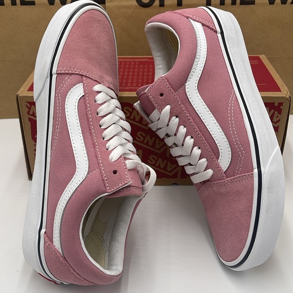 Vans WMNS Pink and White Sneakers Old Skool
Color Theory Foxglove
VN000CT8C3S - Picture 11 of 16